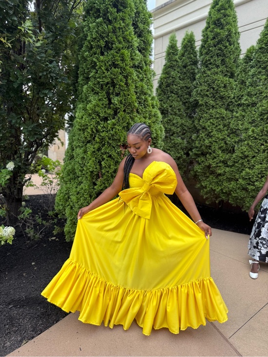 Dresses & Skirts - Strapless Yellow Ruffle-Hem Maxi Dress with Statement Bow